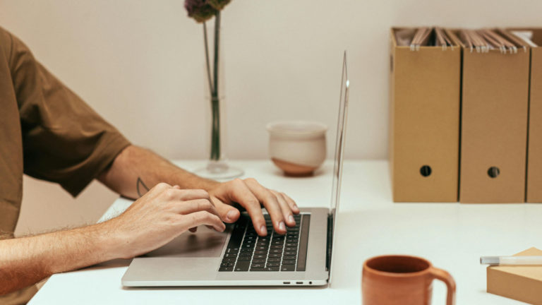 Docente per il corso di Data Analyst con Excel e Python, in aula virtuale 2 Docente per il corso di Data Analyst con Excel e Python in aula virtuale