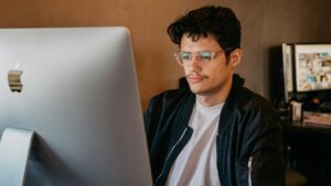 Docente per il corso di Back Office Gestione Documentale Archiviazione e Conformita Normativa da remoto
